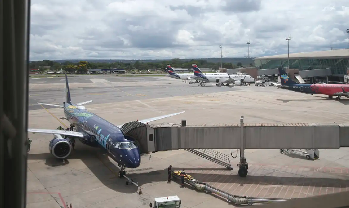 Avião supera ônibus como segundo meio mais comum de viagens pessoais