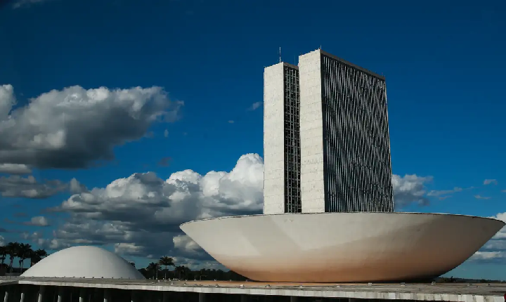 Câmara pode pautar projeto contra ‘adultização’ de crianças nas redes
