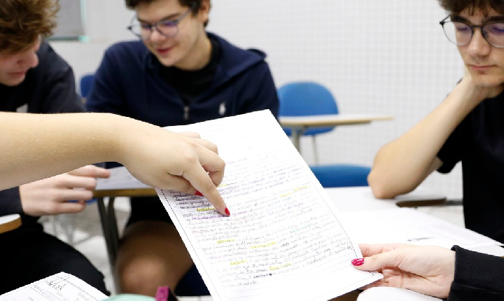 Encceja 2026: alunos já podem consultar cartilha de redação