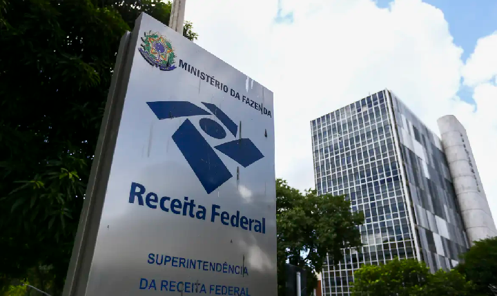 Receita paga nesta terça maior lote de restituição do IR da história