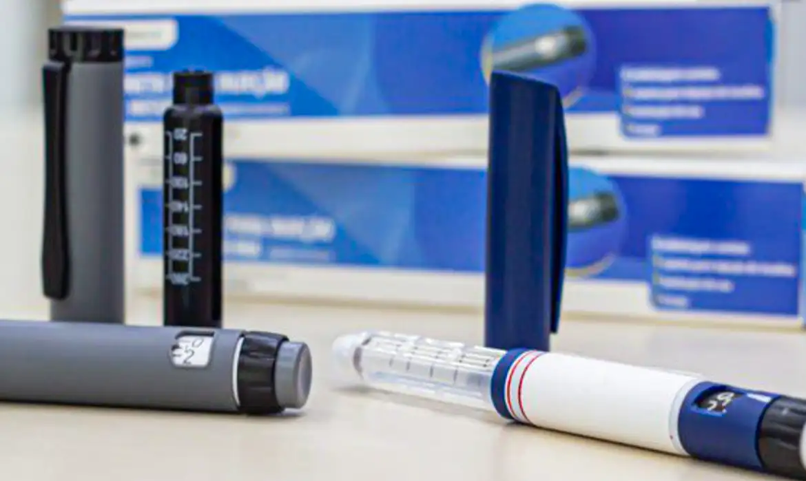 Uso de canetas emagrecedoras por idosos requer cuidados, diz geriatra