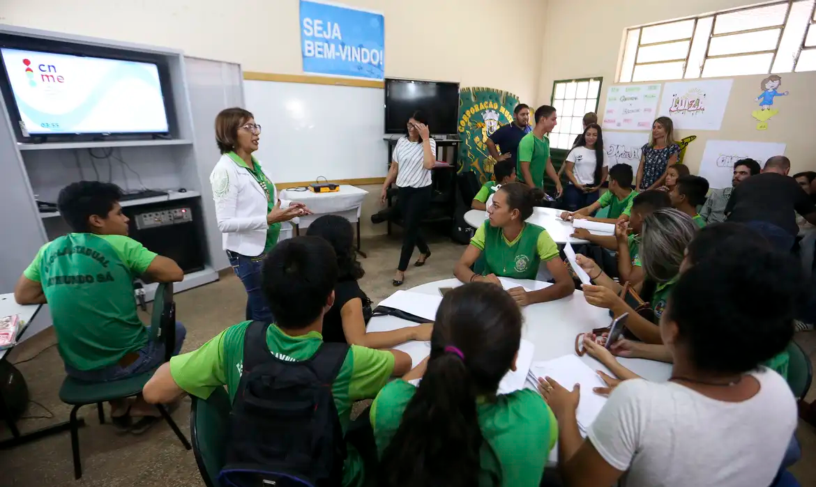 Pé-de-Meia 2026: nascidos em novembro e dezembro recebem 4ª parcela