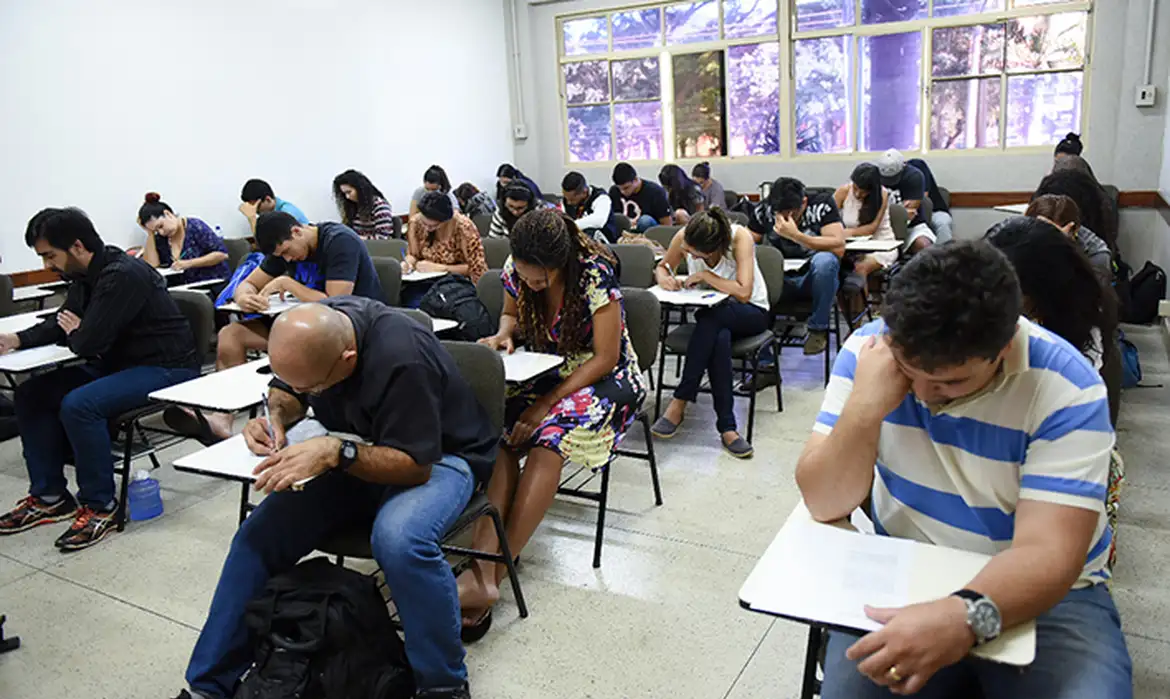 Encceja é no próximo domingo; saiba como consultar locais de provas